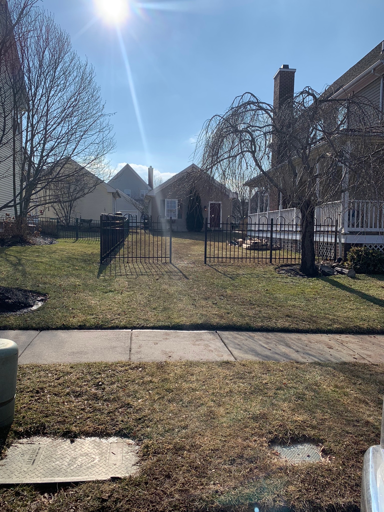 Spear top aluminum fence