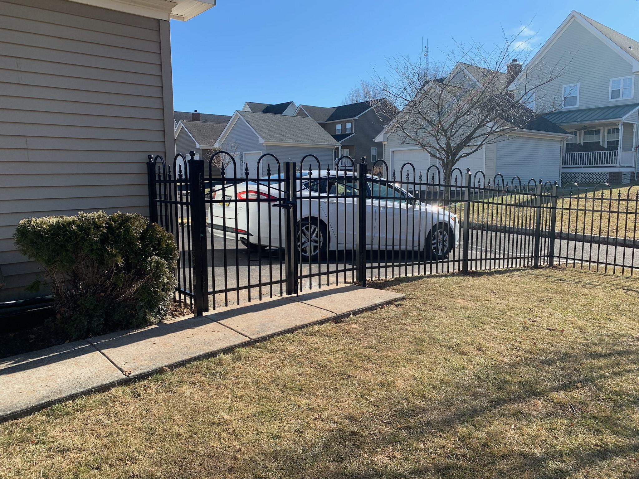 Aluminum fence photo 12