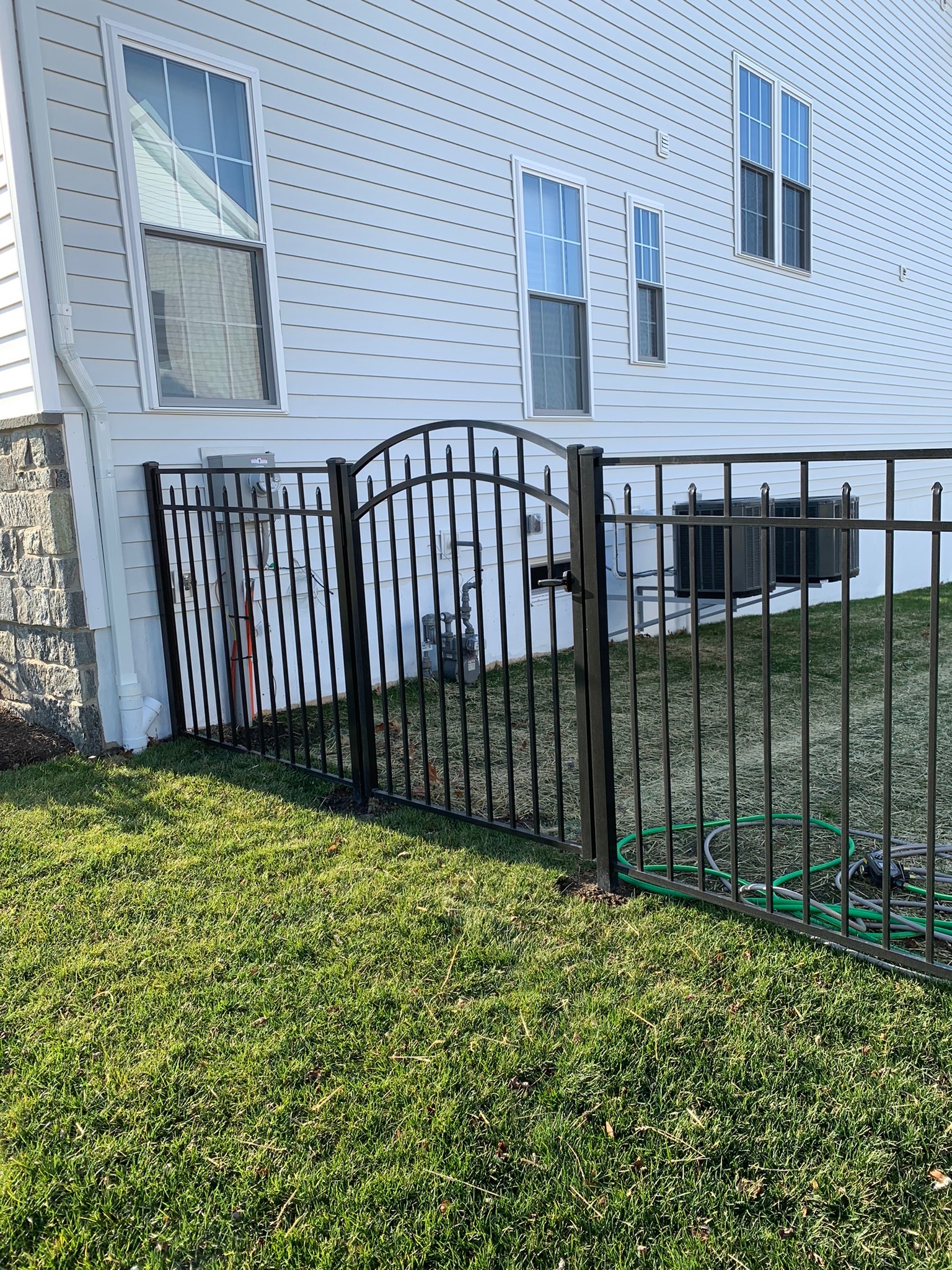 Flat top aluminum fence
