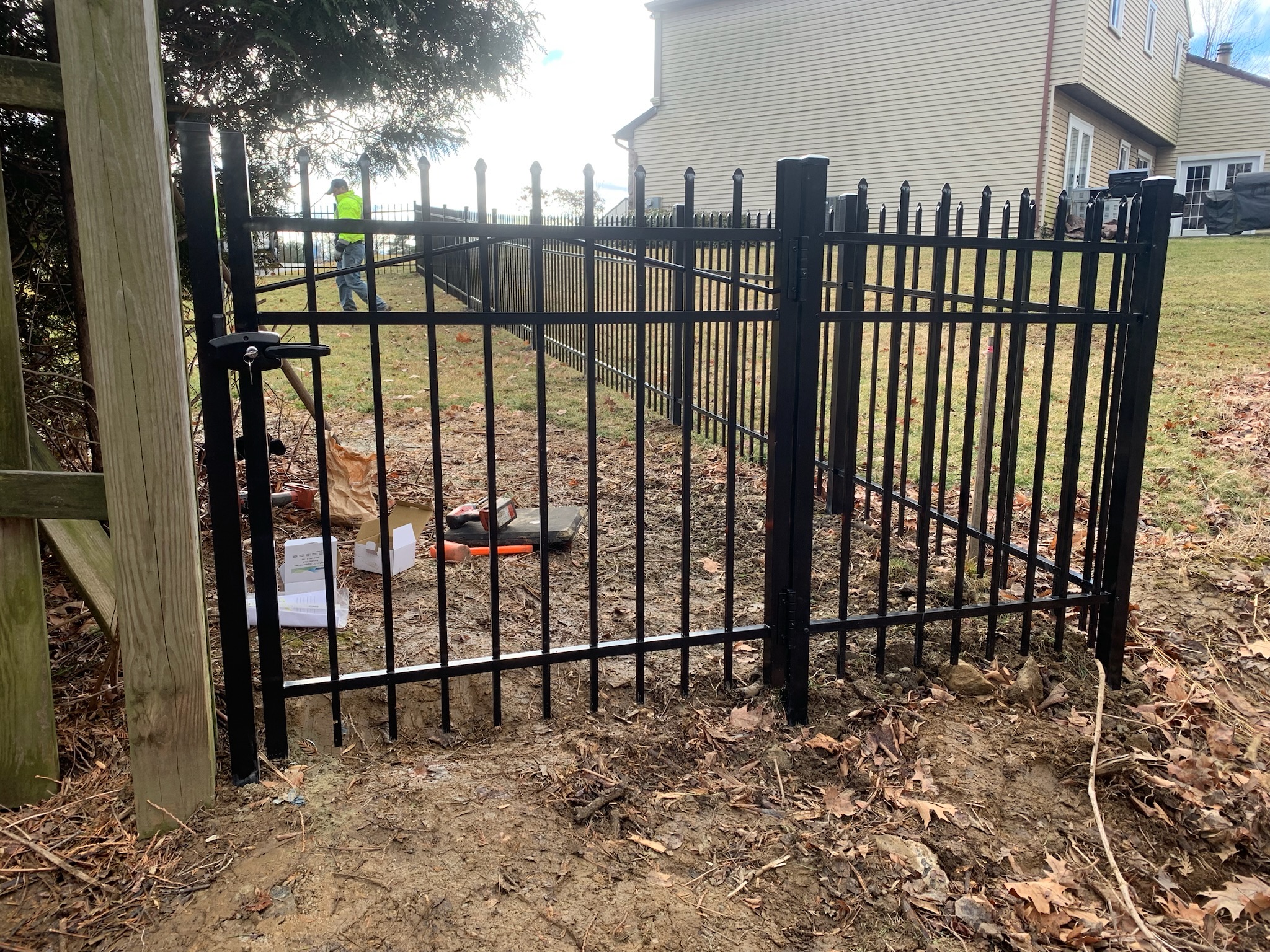 Aluminum fence photo 11