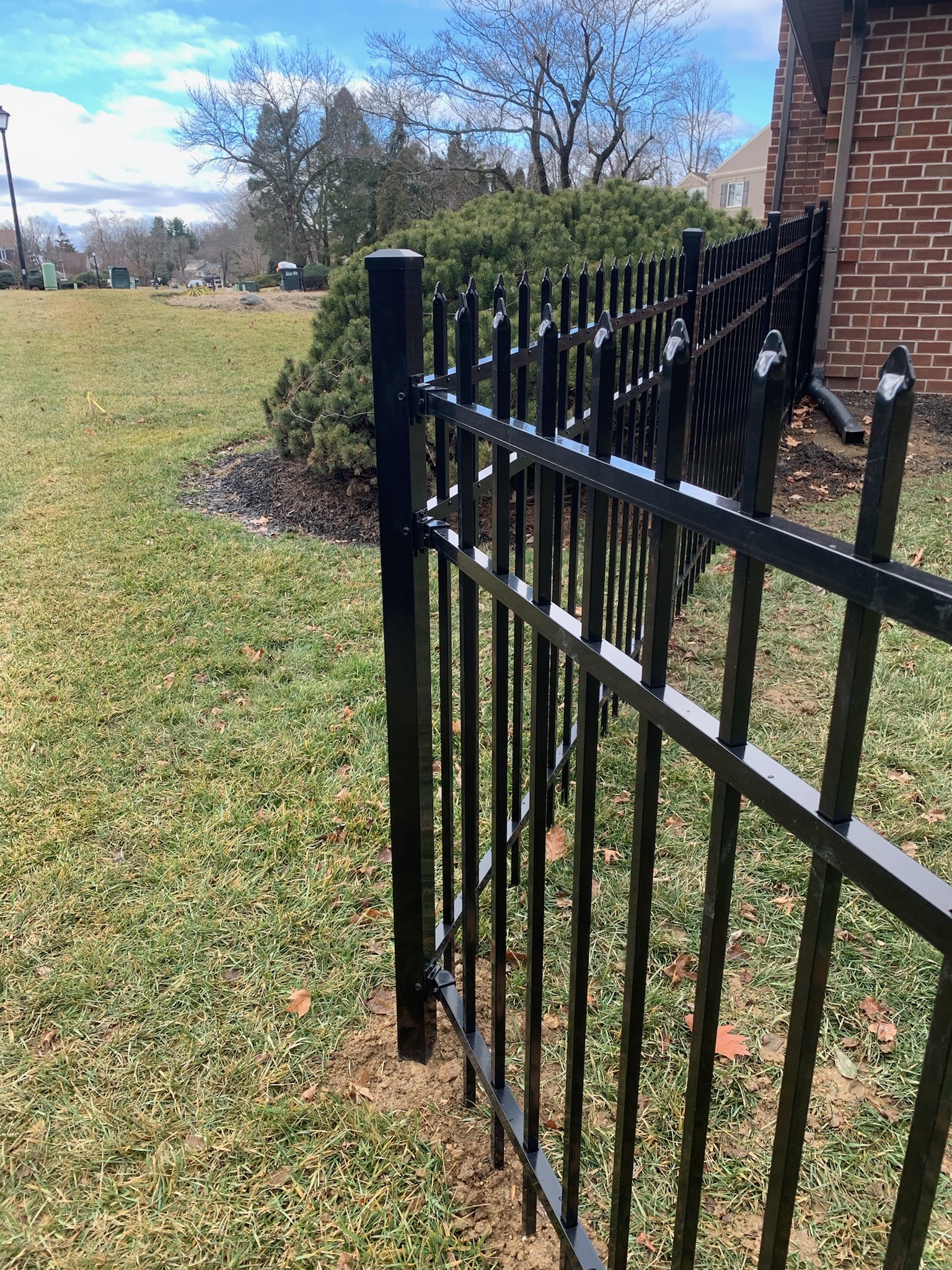 Aluminum fence photo 10