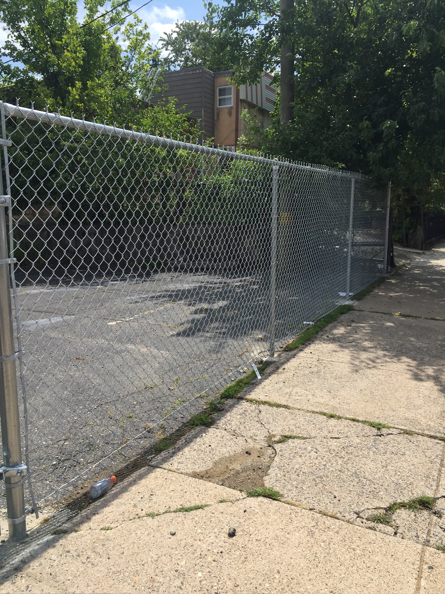 Chain link fence installation 1